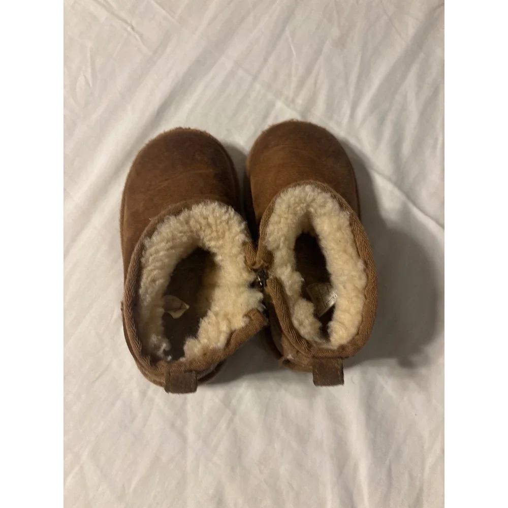 UGG Classic Ultra Mini Boot Toddler 8 Chestnut Good Suede Shearling 1130750T